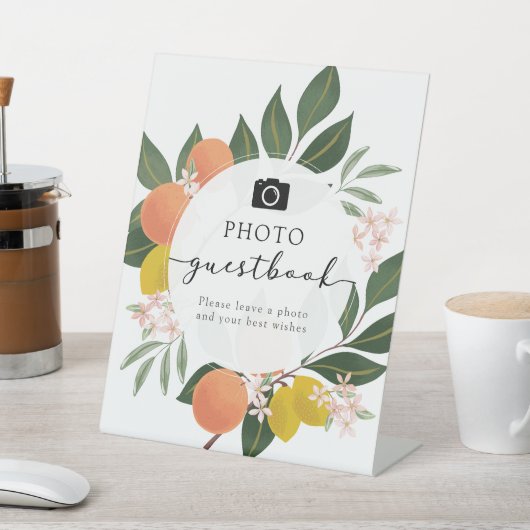 Signe De Table Symbole du livre d'or Orange Citrus Photo (In SItu)