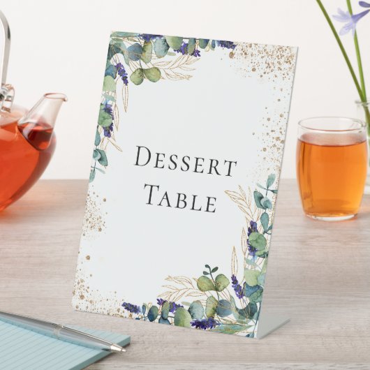 Signe De Table Table de dessert élégante avec verdure d'eucalyptu (In SItu)