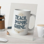 Signe De Table Teach. Inspire. Shine. Teacher Mug (In SItu)