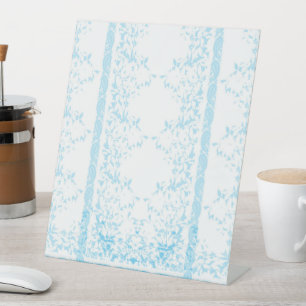 Signe De Table un arrière - plan rayé bleu et blanc avec des feui