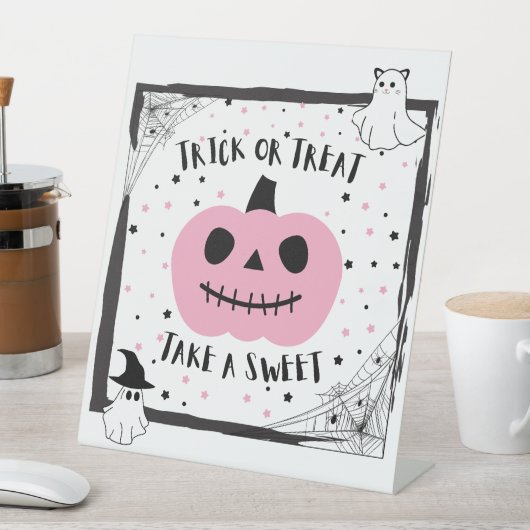 Signe De Table Un citrouille rose prend une porte-bonbon douce (In SItu)