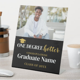 Signe De Table Un diplôme Hotter - Black Gold Graduation 1 Photo