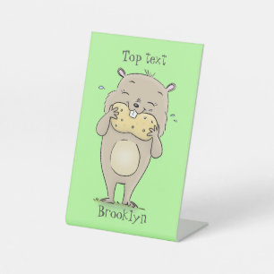 Signe De Table Un joli hamster souriant avec un dessin animé d'ar