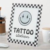 Signe De Table Un joyeux mec Happy Face Tattoo Station (In SItu)