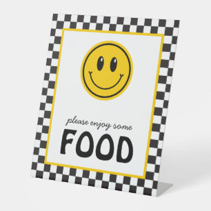 Signe De Table Une borne de nourriture avec un visage souriant he