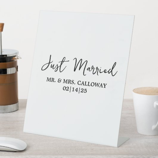 Signe De Table Une Petite Bannière Rétro Juste Marié (In SItu)