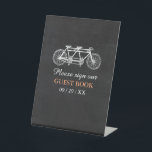 Signe De Table Vélo Tandem Sur Mariage Chalkboard<br><div class="desc">Ce guéridon est parfait pour tout couple qui planifie une fête mariage élégante. Le design soigné peut être personnalisé pour votre événement spécial et sera le signe parfait pour toute célébration : douches nuptiales,  fiançailles,  wedding showers,  fêtes d'anniversaire et bien plus encore.</div>