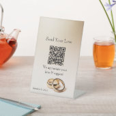 Signe De Table Wedding QR Pedestal Sign – Elegant Gold Rings (In SItu)