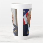SIGNÉ PAR LE PRÉSIDENT TRUMP MUG (Devant)