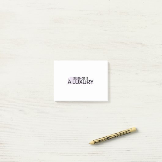 Silence is a Luxury Minimalist Post-it® Notes (Sur un bureau)
