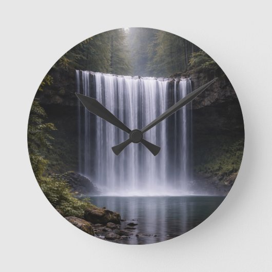 Silent Forest Waterfall – Calm Nature Landscape Ronde Klok (Voorkant)