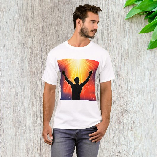 Silhouet van een spirituele man die zijn armen hef t-shirt