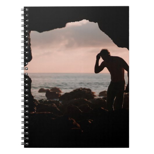 Silhouet van man in grot notitieboek (Voorkant)