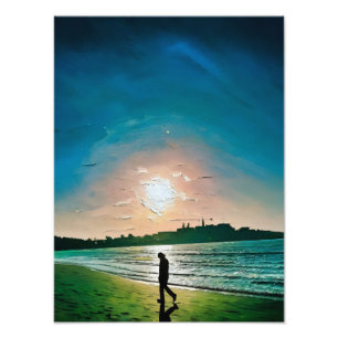 Silhouet van persoon die langs het strand loopt bi foto afdruk