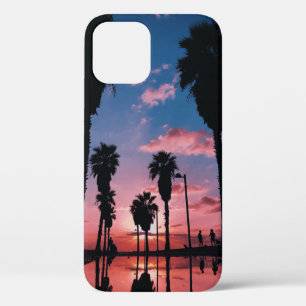Silhouette boom onder troebele hemel iPhone 12 hoesje