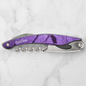 Silhouette van Black Crow in Tree Branches Paars Kurkentrekker (Achterkant)