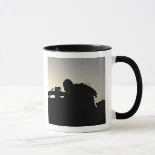 Silhouette van een Squad Automatic Weapon gunner Mok