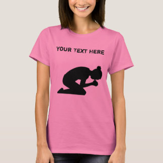 Silhouette van haar vrouw op haar knuppels die bid t-shirt