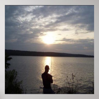 Silhouette van man die op zonsondergang vist poster