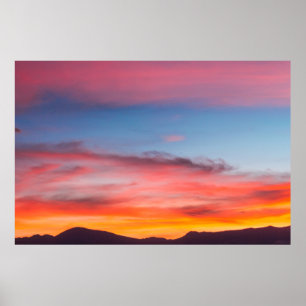 SILHOUETTE VAN MOUNTAINE ONDER CLOUDY BLUE SKY FOT POSTER
