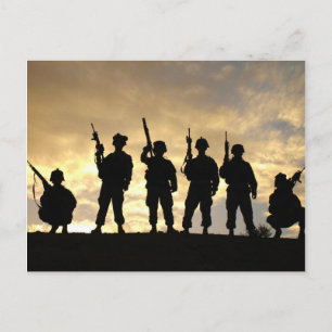 Silhouette van soldaten in de 101e luchtverkeersdi briefkaart