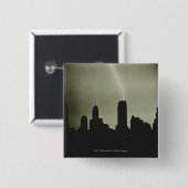 Silhouetten van wolkenkrabbers en blikseminslag vierkante button 5,1 cm (Voorkant /achterkant)