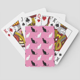Silhouetten van zwarte en witte katten op roze pokerkaarten