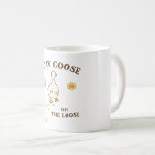 Silly Goose on the Loose – Cute Funny Goose Mug (Devant droit)