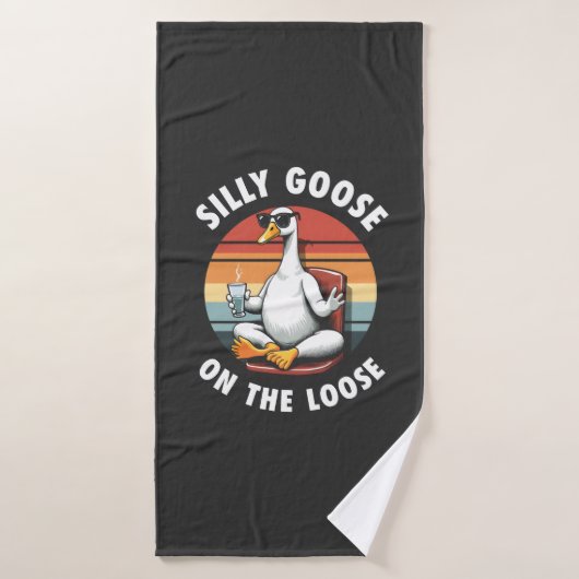 Silly Goose sur Loose Meditation Yoga Retro (Serviette de bain)