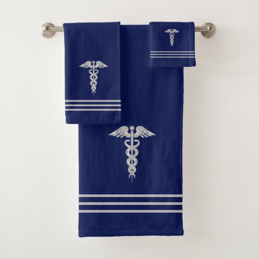 Silver Caduceus & Stripes op Navy Blue Bad Handdoek (Insitu)