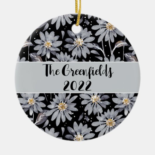 Silver Daisies op Black Custom Holiday Keramisch Ornament (Voorkant)