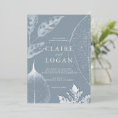 Silver Delicate Leaves Dusty Blue Wedding Folie Uitnodiging (Staand Voorkant)