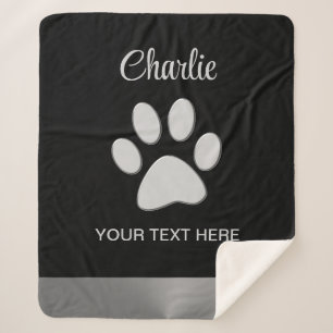 Silver Dog Paw op zwarte achtergrond Sherpa Deken