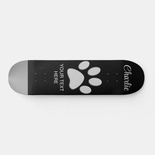 Silver Dog Paw op zwarte achtergrond Skateboard (Horizontaal)