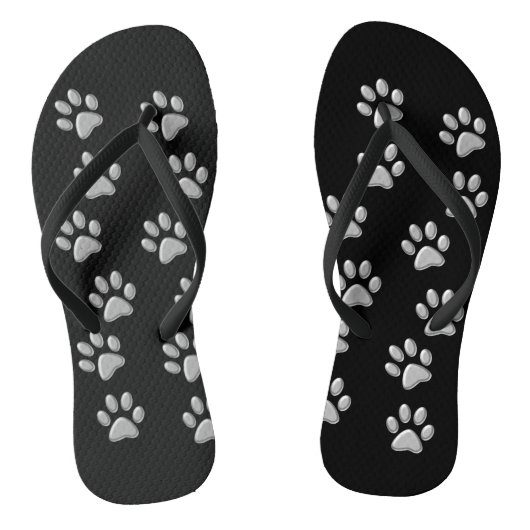 Silver Dog Paws zwarte achtergrond Afdrukpatroon Teenslippers (Voetbed)