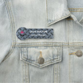 Silver Employee Name Badge met Custom Logo (In situ)