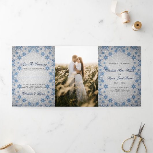 Silver Glitter Blue Snowflake Winter Wedding Drieluik Programma (Buitenkant)