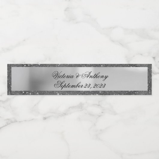 Silver Glitter Name Date Script Weddenschap Waterfles Etiket (Enkel label)