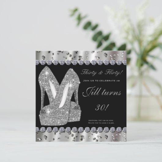 Silver glittery talons hauts chaussures invitation (Debout devant)