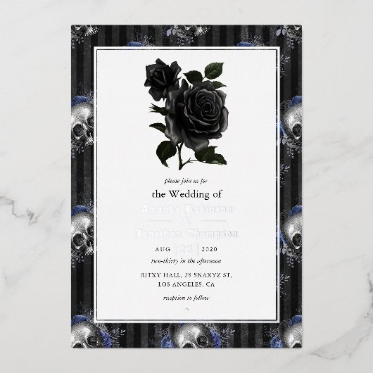 Silver Gothic Floral Wedding Folie Uitnodiging (Voorkant)