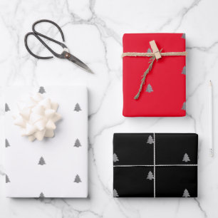 Silver metal-kerstboom, witte achtergrond inpakpapier vel