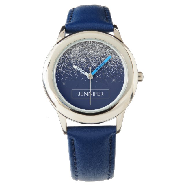 Silver Navy Blue Glitter Girly Monogram Naam Horloge (Voorkant)