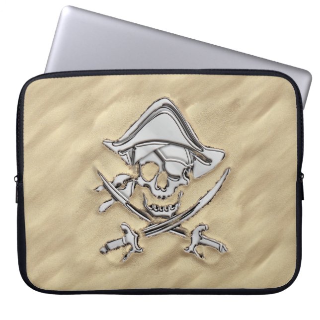 Silver Pirate Skull op het zand Scene Laptop Sleeve (Voorkant)