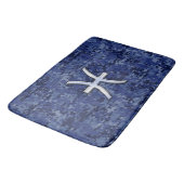 Silver Pisces Zodiac Symbol Navy Blue Digital Camo Badmat (Gekanteld)