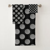 Silver polka dots, glitter retro patroon in zwart bad handdoek (Insitu)