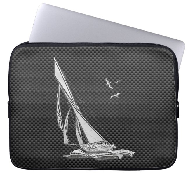 Silver Sailboat Regatta over koolstofvezel Laptop Sleeve (Voorkant)