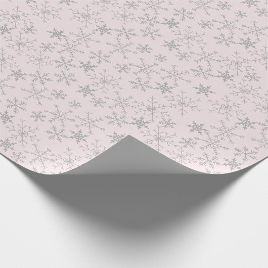 Silver Snowflake Pattern op Roze Kerstwinter Cadeaupapier (Hoek)