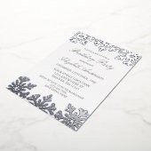 Silver Snowflake Winter Birthday Folie Uitnodiging (Gedraaid)