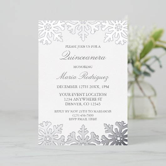 Silver Snowflake Winter Quinceanera Folie Uitnodiging (Staand Voorkant)