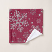 Silver snowflakes on dark red bad handdoek (Wasdoekje)